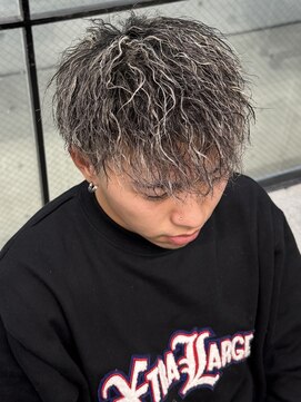 イーラ(era) ツイストスパイラルパーマメッシュマッシュ刈り上げツーブロック