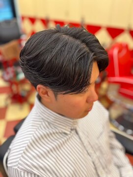 キングスマントーキョー 多摩センター2nd(KINGSMAN TOKYO) センター分けツーブロックスタイル