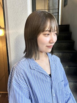 エクテ(ecouter) 透明感オリーブベージュ暗めカラー切りっぱなしミディアムボブ