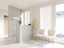 光が差し込む暖かいエントランス☆