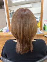 ヘアーズ サエミ&nbsp;ミディアムレイヤー＋イチ・ゴカラー