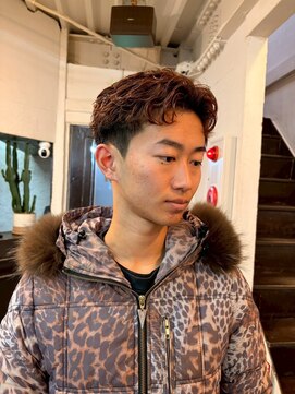 ビーバイエイトジェンツ(Bee by EIGHT GENTS) 刈り上げセンターパート/波巻きツイストスパイラル/心斎橋