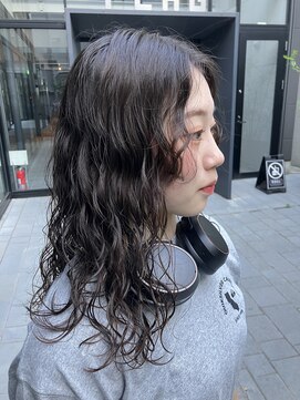ココ 本八幡(KOKO) イメチェン黒髪顔周りレイヤーカットウェーブヘアパーマ