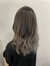 ヘアー ワンアビル(Hair One Abile) アッシュグラデーションミルクティーカラー