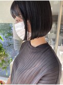 暗髪ミニボブ。