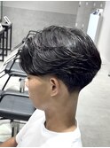 海外風テーパーフェードセンターパート毛流れフェザーパーマ