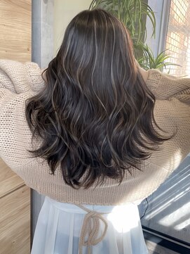 シェルヴ(XELVE) 派手にならないハイライト白髪ぼかし