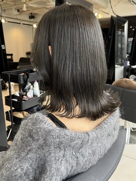 アクアオモテサンドウ(ACQUA omotesando) △ブリーチなしオリーブグレージュ艶カラー外ハネロブヘア