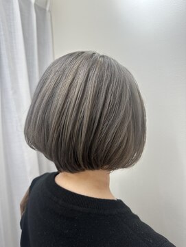 ラベスト バイ セロ 池袋メトロポリタン前(LOVEST by CERO) ハイトーンシルバーベージュ