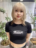 ヘアーアンドメイク ビス(HAIR&MAKE bis) ブリーチ2回でできるホワイトブロンド【中西思実】