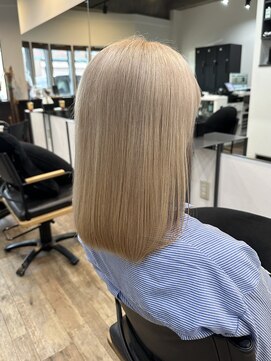 イリス(Iris) ミルクティーベージュ×ブリーチ