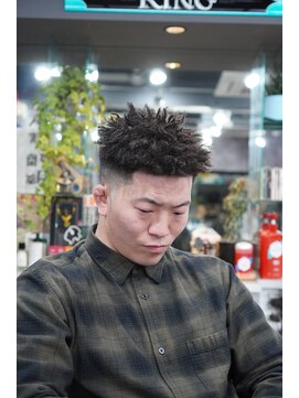 ツークツワンク バーバー 新宿(ZUG2WANG BARBER) スパイキーアフロ