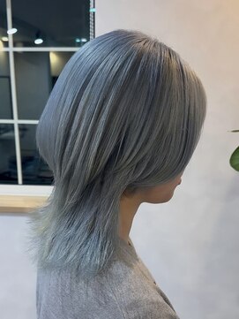 ルーチェ(Lu-che) シャギーウルフ/ハッシュカット/レイヤーカット/水色カラー