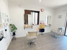 フリーヘアープラス(Free Hair+)の雰囲気(柔らかい空間になっております。)