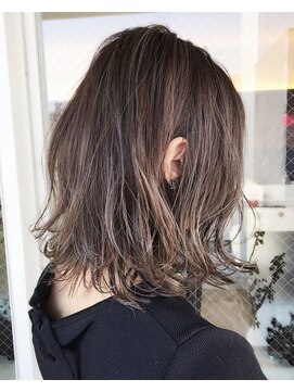 キアラ(Kchiara) 夏に向けたハイライトカラー【ヒガシタダシ】