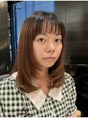 ミディアムレングスワンカール顔周りレイヤーカット