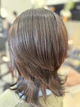 クララ バイ マニスオブヘアー(CLALA by Manis of hair) ショートレイヤーオリーブグレージュ