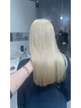 モニカ(MONIQA) ペールベージュ