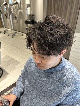 アース オーセンティック 新浦安店(EARTH Authentic) 波巻きパーマ×センターパート