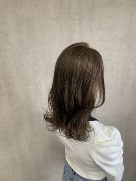 トリコ(ToricO) ミルクティーベージュ　くすみベージュ　ブリーチデザイン　暖色