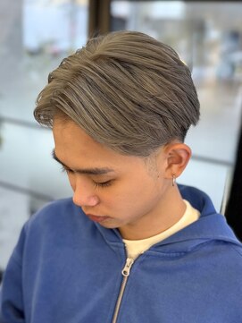 リエンスクレア(RIENS xrea) 大人グレーヘア×フェードスタイル/勝浦悠加