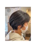 耳かけのショートとパーマ