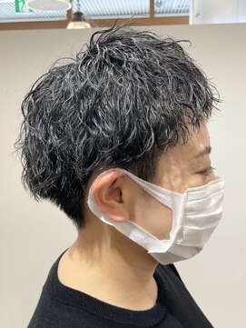 トンネルヘアー(Tunnel hair) レディースのツイストスパイラルパーマスタイル
