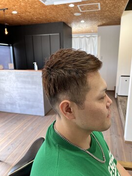 ウィムジー(Whimsy) ツーブロック刈り上げ