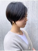黒髪かわいいマッシュショート耳かけ
