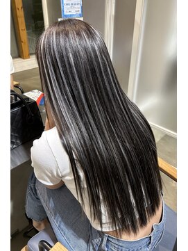 エイトオオブ(EIGHT OBU) 【Eight 大府店】究極の大人可愛い「黒×白」ハイライト☆