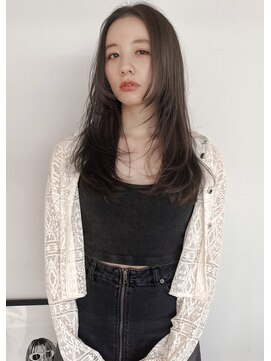 シカ(sica) 顔まわりレイヤーグレージュスタイル