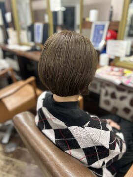 アート(art) 明るく染まる白髪染め×ショートボブ