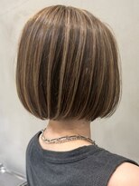 ソワネ 表参道(soigne)&nbsp;表参道白髪ぼかしハイライトマッシュショートアッシュグレー40代