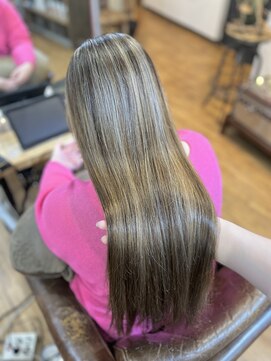 ワン エイティー ディグリース 恵比寿(180°One Eighty Degrees.) 地毛残しハイライトでカラー周期を長く!