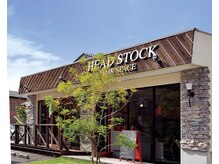 ヘッドストック(HEAD STOCK)の雰囲気（駐車場9台完備！お車でのご来店もお待ちしております！）