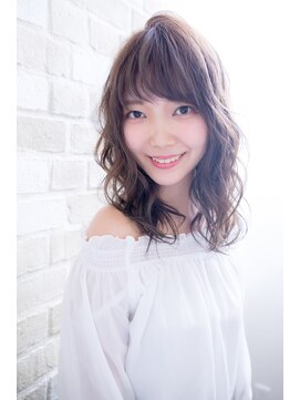 エルサフィロ キタハマ(el zafiro kitahama) 【el zafiro  kitahama】グレージュ　ウェーブ　セミディー