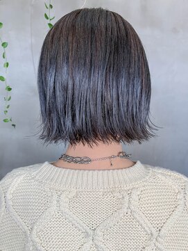 テトヘアー(teto hair) ダークグレー、切りっぱなしボブ、グレージュ