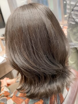 ビースリー ロア くびれミディアム×イルミナカラー