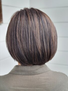 ヘアーメイク ドット(HairMakeDOT) 白髪気にならないハイライトで笑顔