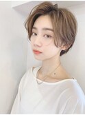 艶やかオリーブベージュ前髪なしショート