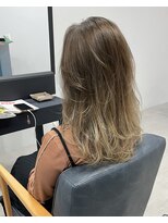 チーク(CHiiK)&nbsp;ベージュ×グラデーション