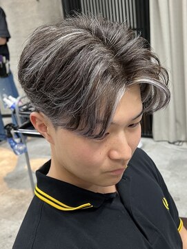 イーラ(era) ナチュラルセンターパート毛流れホワイトメッシュ