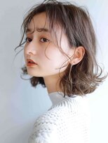 スクエアウーノ 博多(SQUARE＊UNO HAKATA)&nbsp;ウェーブヘア　シースルーバング　ミルクティーベージュ