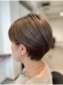 耳かけグレージュショート