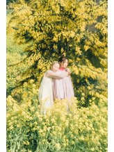 《たくさんの植物に囲まれたサロン》