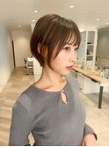 大人可愛い丸みショートボブ白髪ぼかしハイライトくびれショート