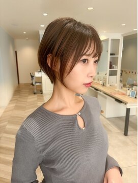 ニューヨークニューヨーク 阪急高槻店(NYNY) 大人可愛い丸みショートボブ白髪ぼかしハイライトくびれショート