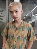 ケアブリーチハイトーンホワイトカラーメンズバズカット