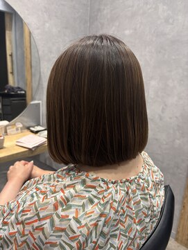 エレノア 越谷(Eleanor) 大人女性のための艶々ボブ/白髪あり【RIE】