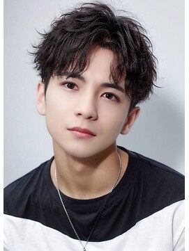 サンティエ 中央駅店(scintiller) 七三アップバングセンターパート波巻きスパイラルパーマツイスパ